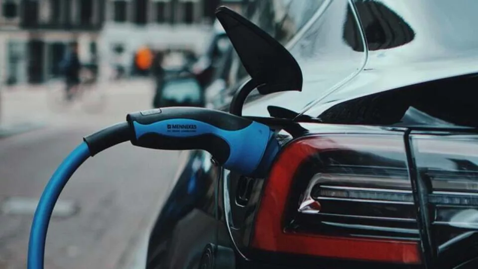 Voitures électriques : les ventes grimpent