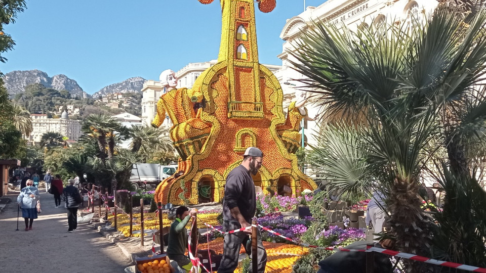 J-1 avant la f&ecirc;te du citron, les artisans se pressent