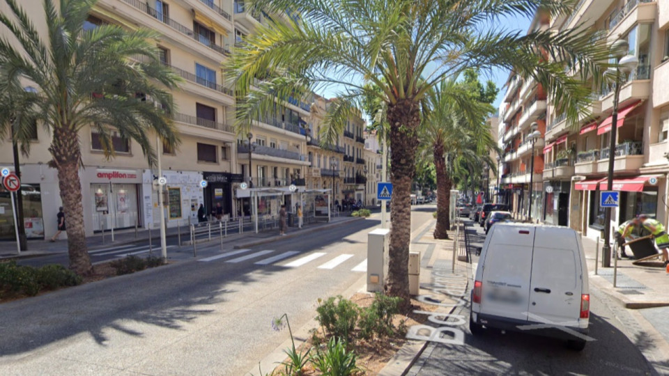 Cannes : un SDF détruit un îlot fleuri et son système d'arrosage