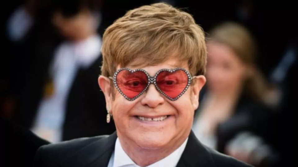 Elton John hospitalisé après une chute à Nice Elton John hospitalisé après une chute à Nice