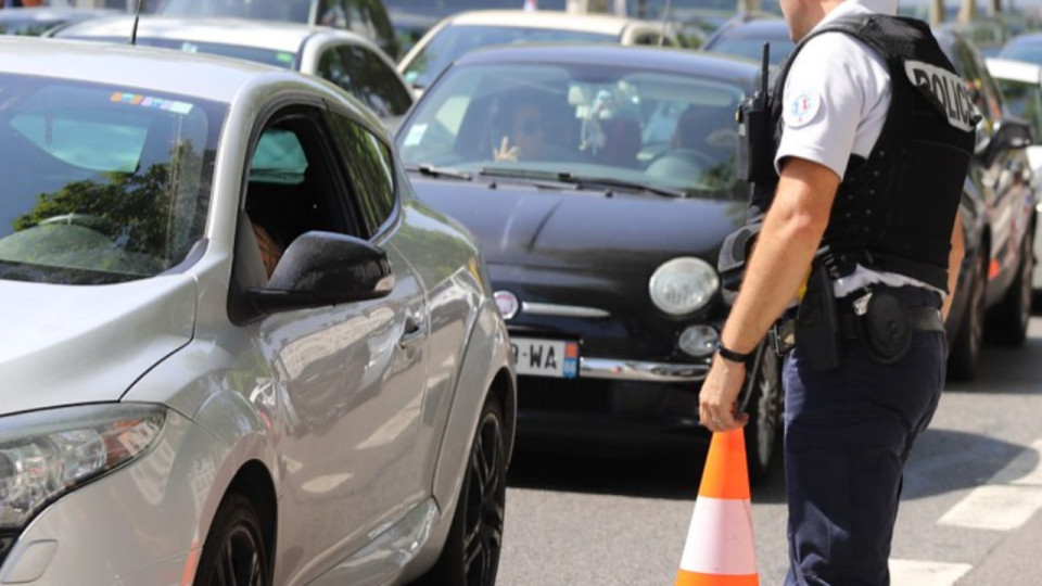 Alpes-Maritimes : des chauffeurs VTC sanctionn&eacute;s pour avoir aid&eacute; des migrants en &eacute;change de grosses sommes d'argent
