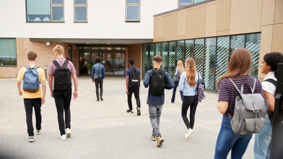 Blocages des lyc&eacute;es : 18 &eacute;tablissements touch&eacute;s et une cinquantaine d'interpellations dans les Alpes-Maritimes