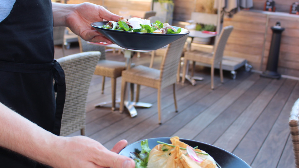 Cannes : il mange à l'oeil puis se fait embarquer par la police pour ne pas payer l'addition
