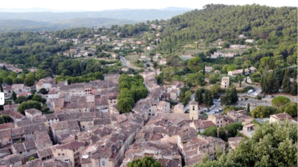 Cotignac parmi les plus beaux villages de France