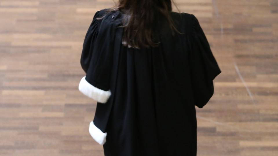 Course-poursuite, 35 kg de drogue, 1875 euros de butin, et un AirBnB comme planque : un couple de dealers &eacute;crou&eacute; pr&egrave;s de Cannes