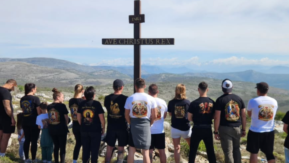 Croix install&eacute;e dans les Alpes-Maritimes : plainte annonc&eacute;e et nouvelle installation d&eacute;j&agrave; en pr&eacute;paration