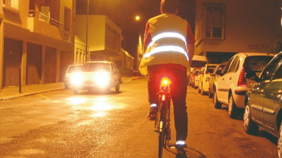 Cycliste, Brillez ! C'est le moment de faire attention &agrave; votre &eacute;clairage