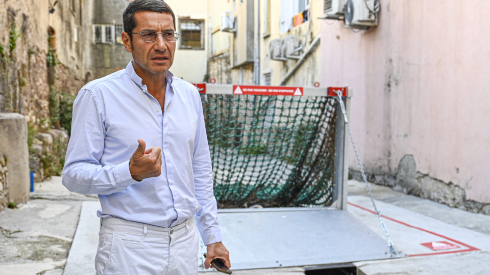 Des filets pour éviter le ruissellement des déchets