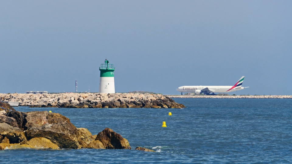 Extension de l’aéroport de Nice : des associations sont contre