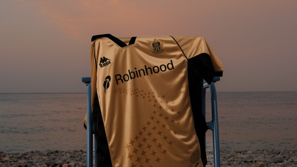 L&rsquo;OGC Nice d&eacute;voile un troisi&egrave;me maillot en hommage aux victimes de l'attentat du 14 juillet 2016