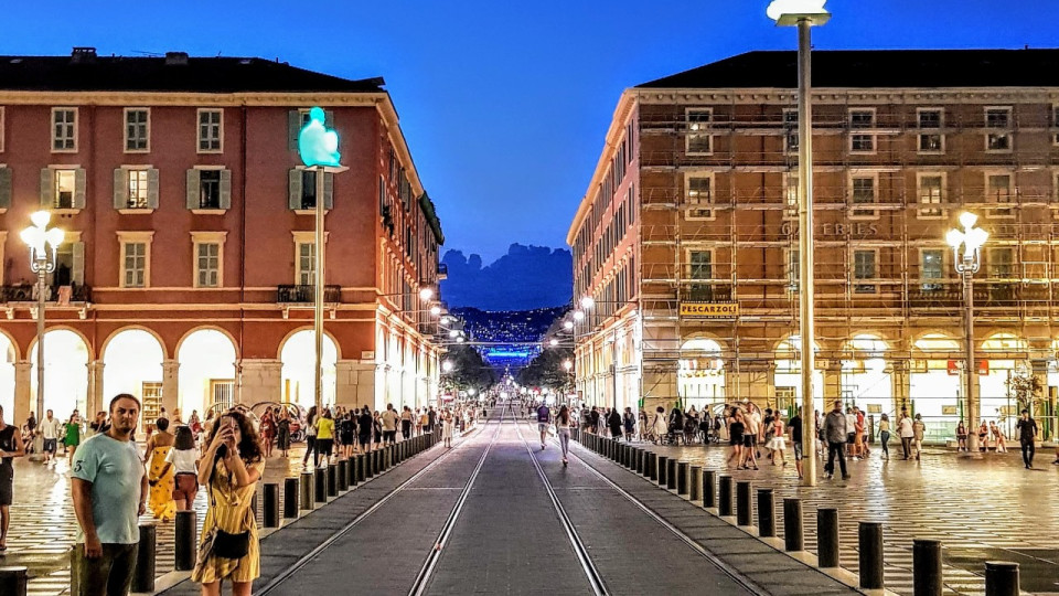 La place Mass&eacute;na fait peau neuve