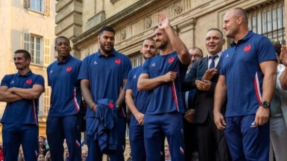 Le XV de France au contact de son public à Aix