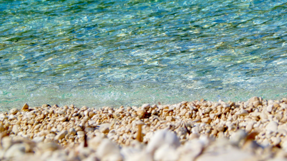 Les touristes plus amateurs de plages de sable que de galets sur la Côte d'Azur ?