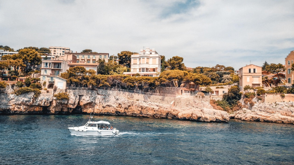 Les villas azur&eacute;ennes des oligarques russes dans le collimateur du PNF