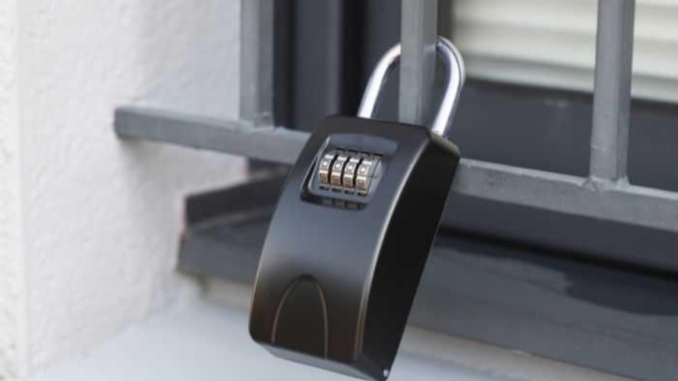 Nice et Cannes face aux bo&icirc;tes &agrave; cl&eacute;s Airbnb : un bilan mitig&eacute;