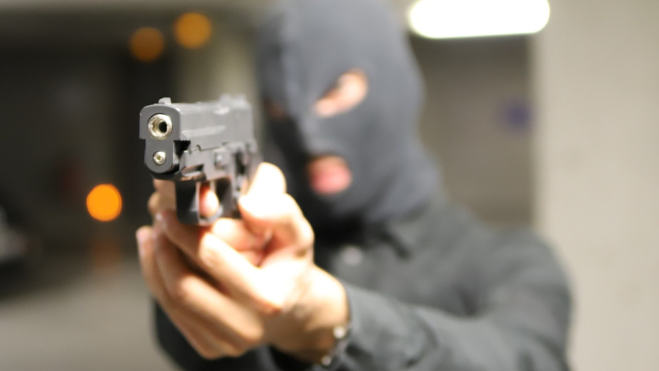 Pr&egrave;s de Grasse : des hommes cagoul&eacute;s ouvrent le feu sur un pizzaiolo et son employ&eacute; en pleine rue