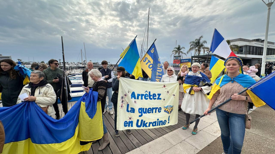 Trois ans de guerre en Ukraine : 700 personnes rassembl&eacute;es &agrave; Nice, un appel &agrave; la solidarit&eacute; &agrave; Marseille