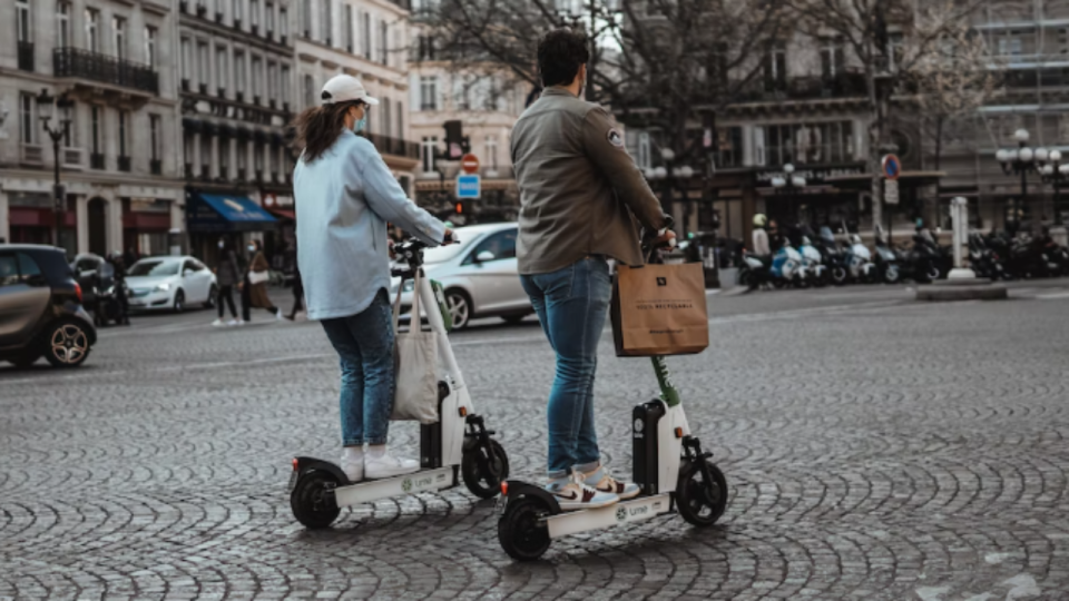 Trottinettes électriques : l'État veut mieux encadrer la pratique