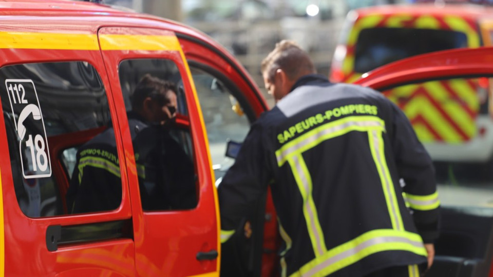 Un camion-toupie se renverse sur l'A8, son chauffeur l&eacute;g&egrave;rement bless&eacute;