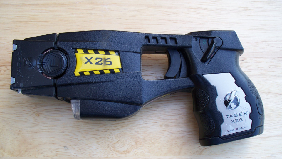 Violences conjugales &agrave; Nice : des voisins interviennent, la police utilise un Taser pour interpeller le mari
